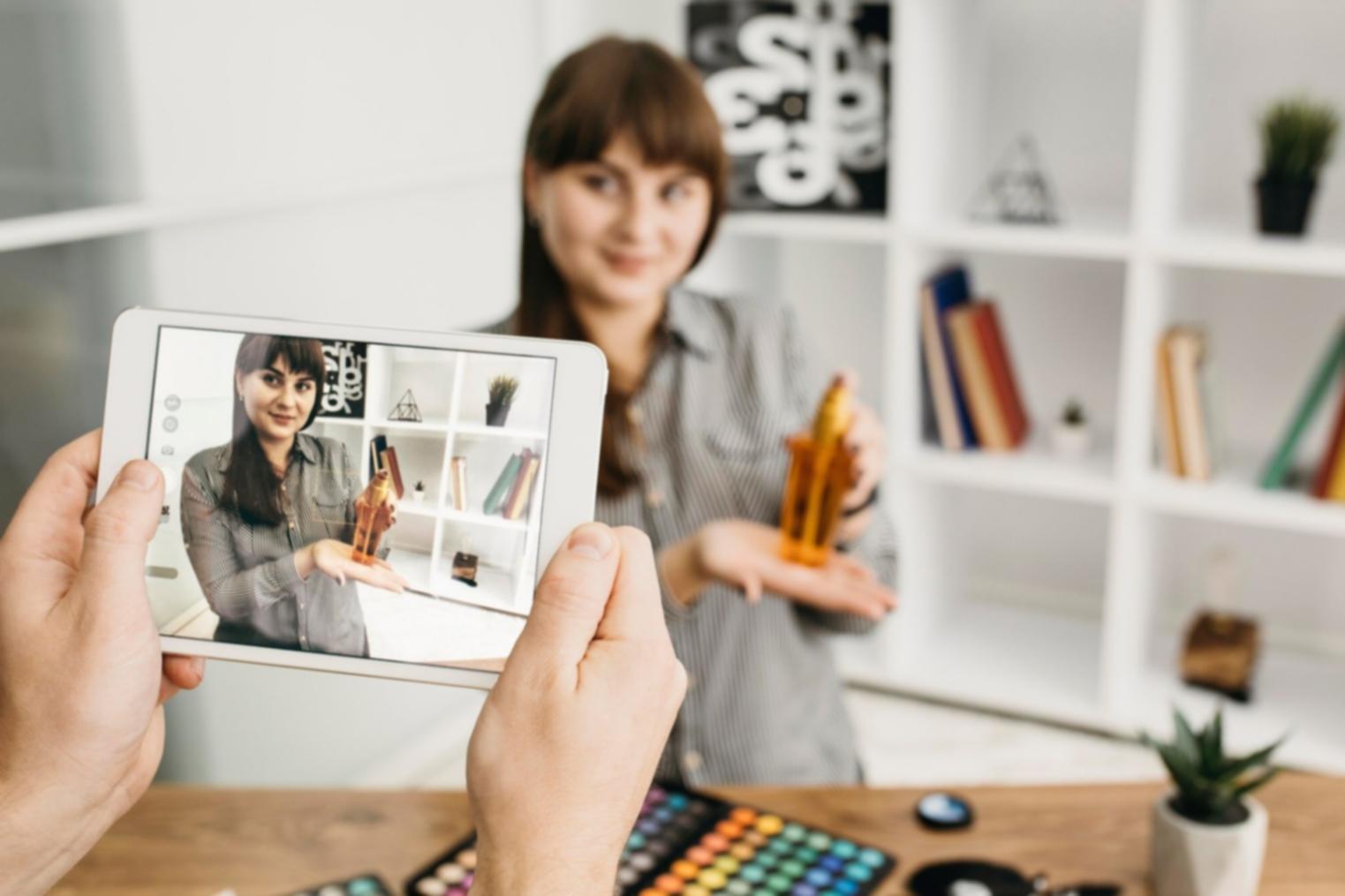 dyntosnova Team bei der Bilanzanalyse und Kundenberatung