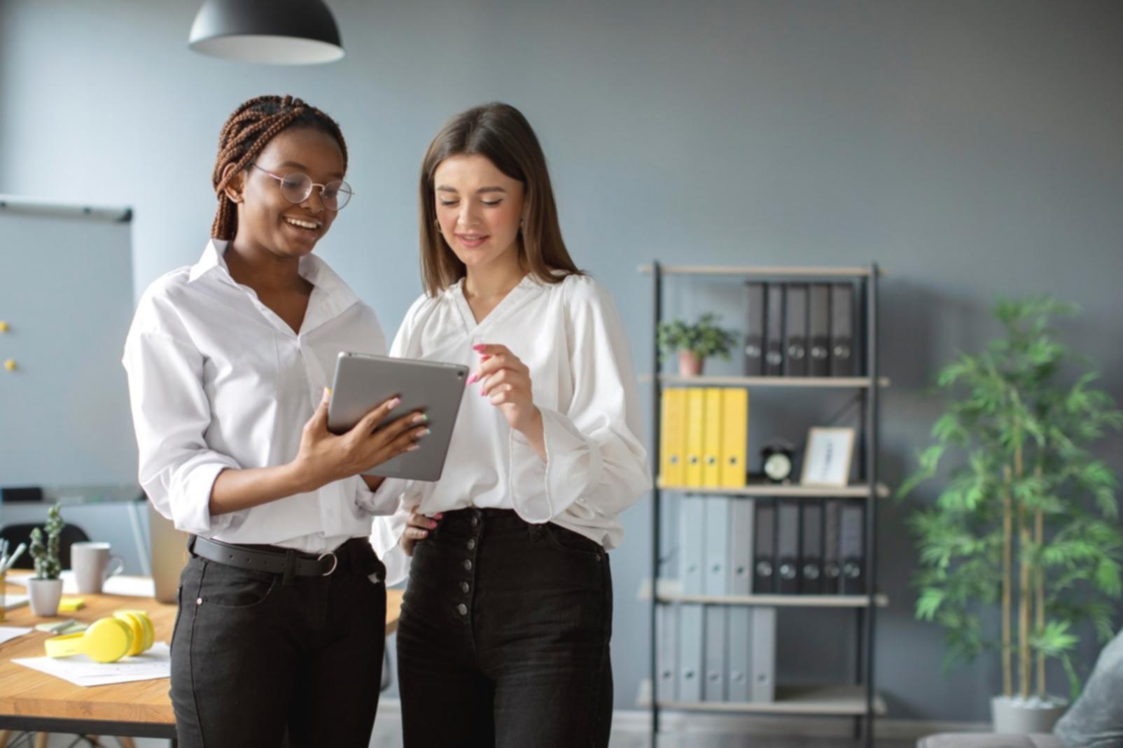 Professionelle Finanzanalyse mit Dokumenten und Berechnungen